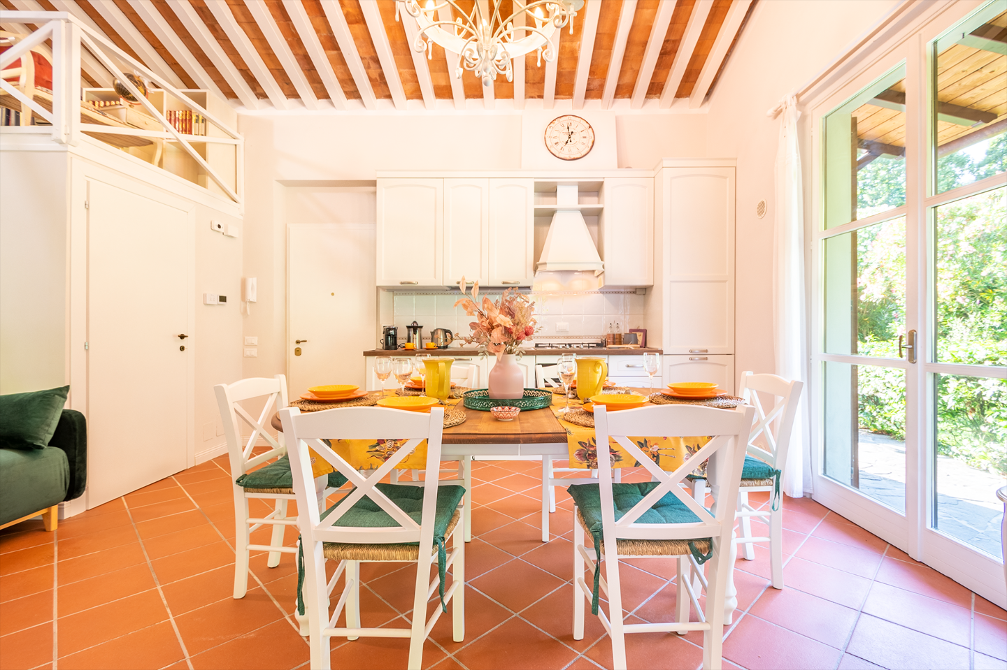 Casa indipendente arredata in affitto a Camaiore