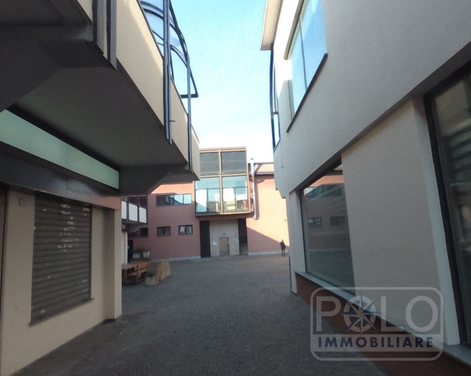 Locale commerciale in vendita a San Donato Milanese