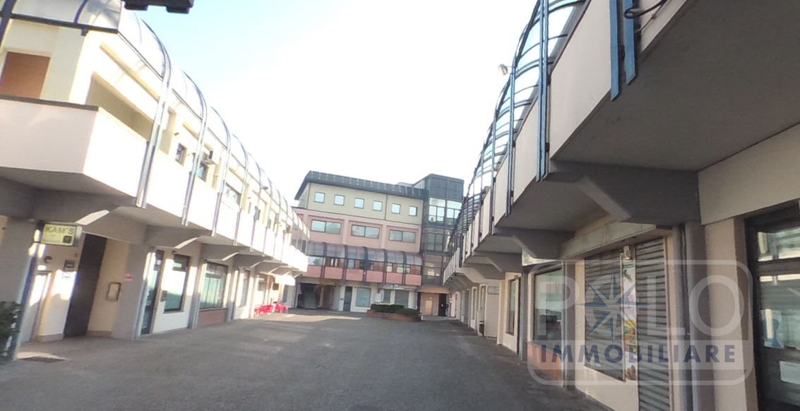 Locale commerciale in vendita a San Donato Milanese