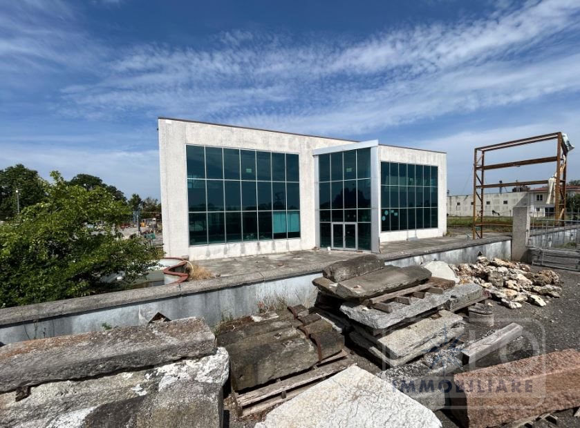 Capannone in vendita a Fiesse