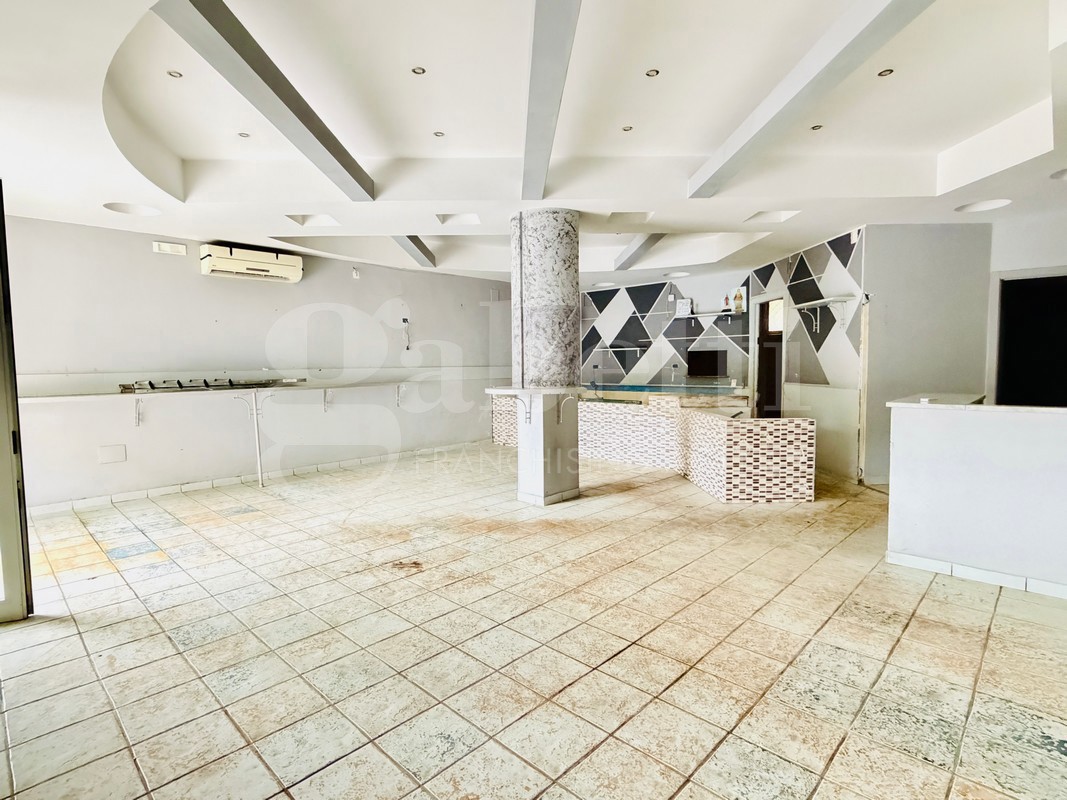 Negozio in affitto a Napoli