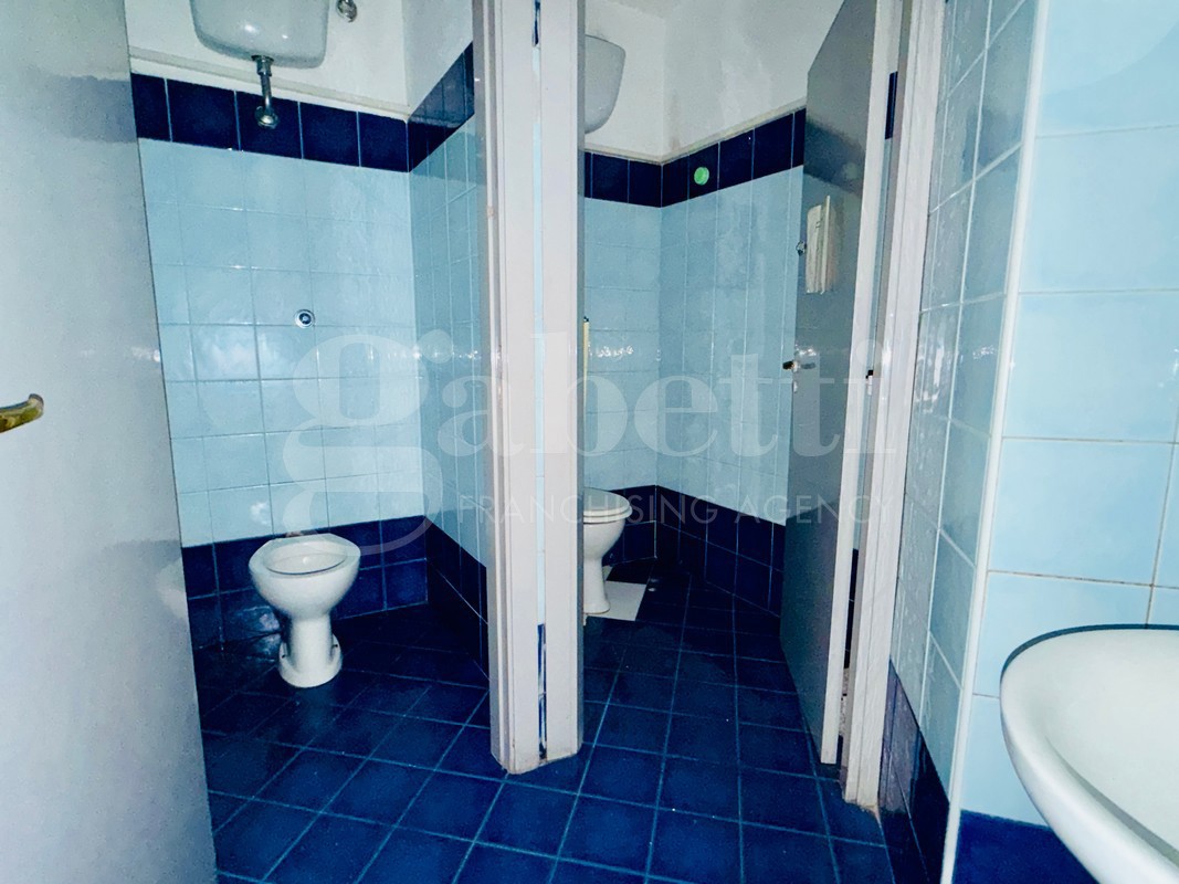 Negozio in affitto a Napoli