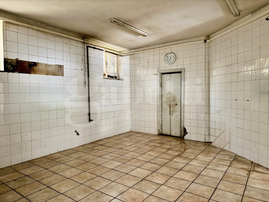 Negozio in affitto a Napoli