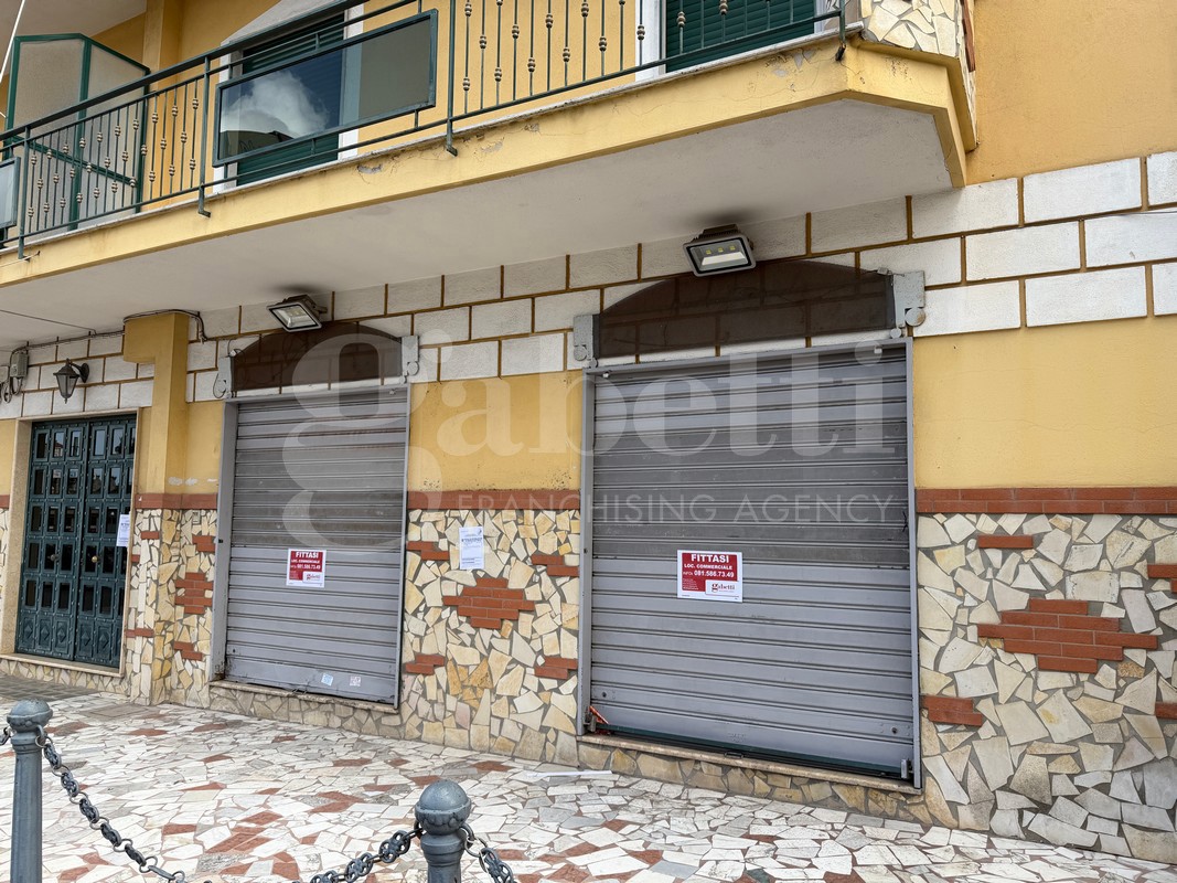 Negozio in affitto a Napoli
