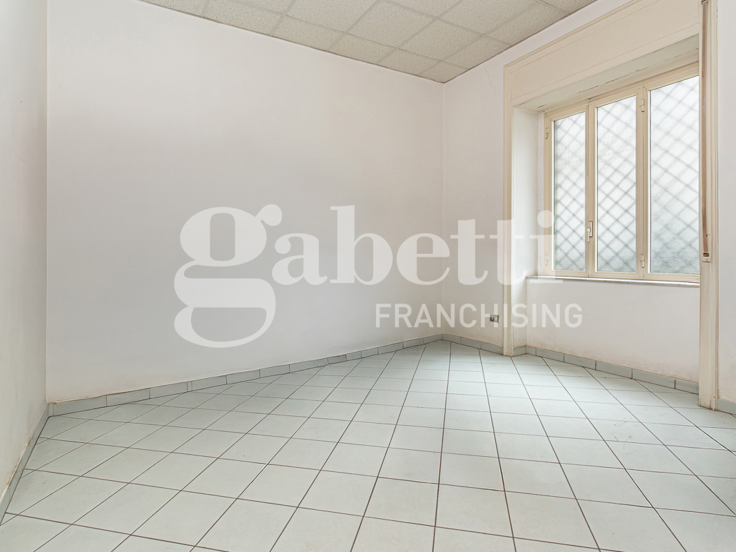 Ufficio con box a Mugnano di Napoli