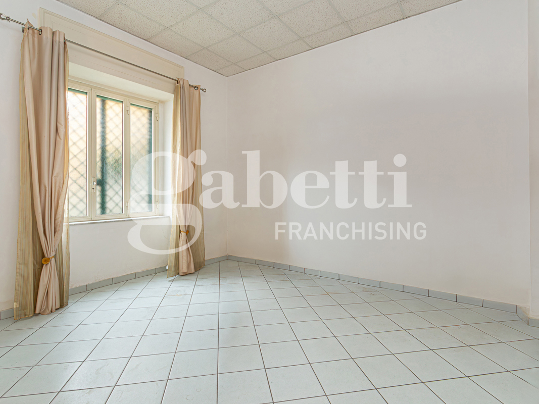 Ufficio con box a Mugnano di Napoli