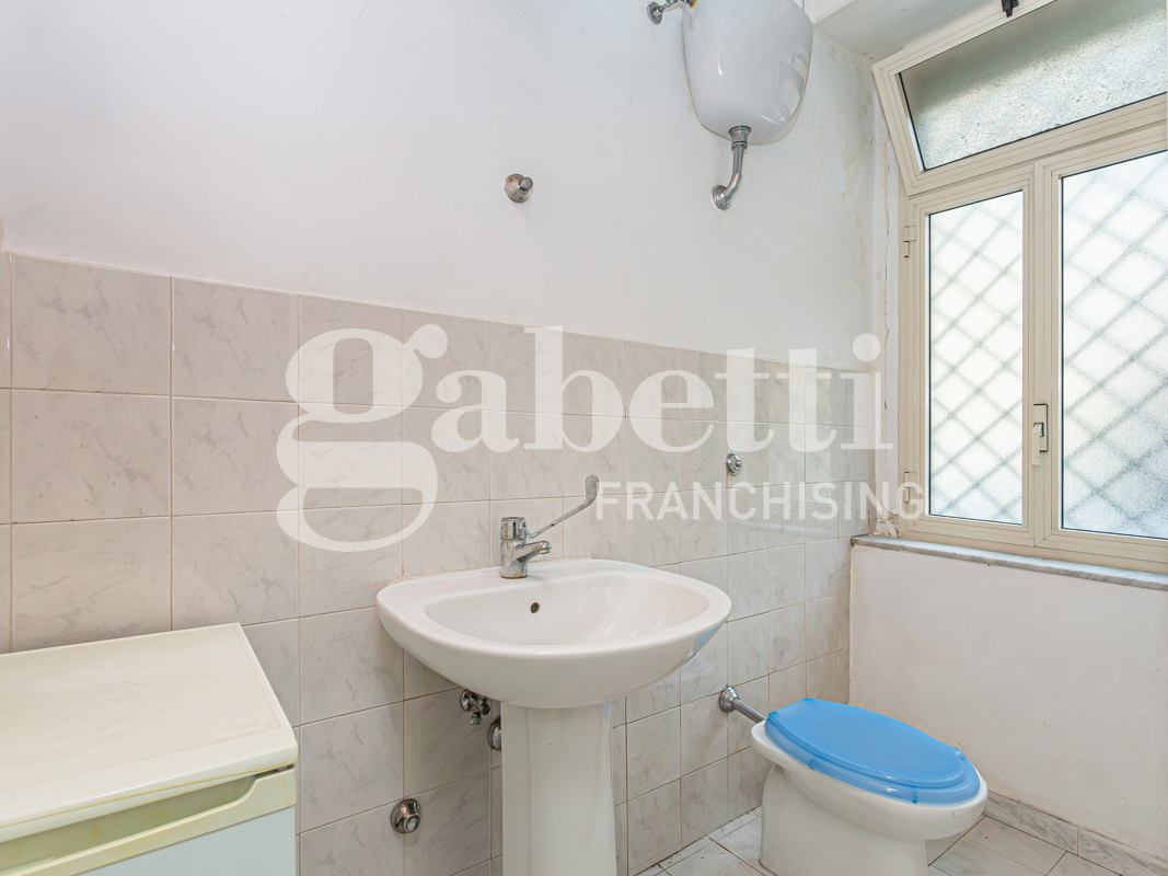 Ufficio con box a Mugnano di Napoli