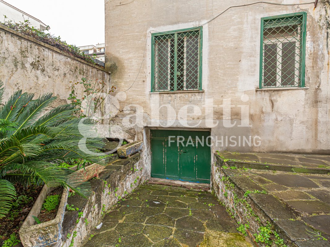 Ufficio con box a Mugnano di Napoli