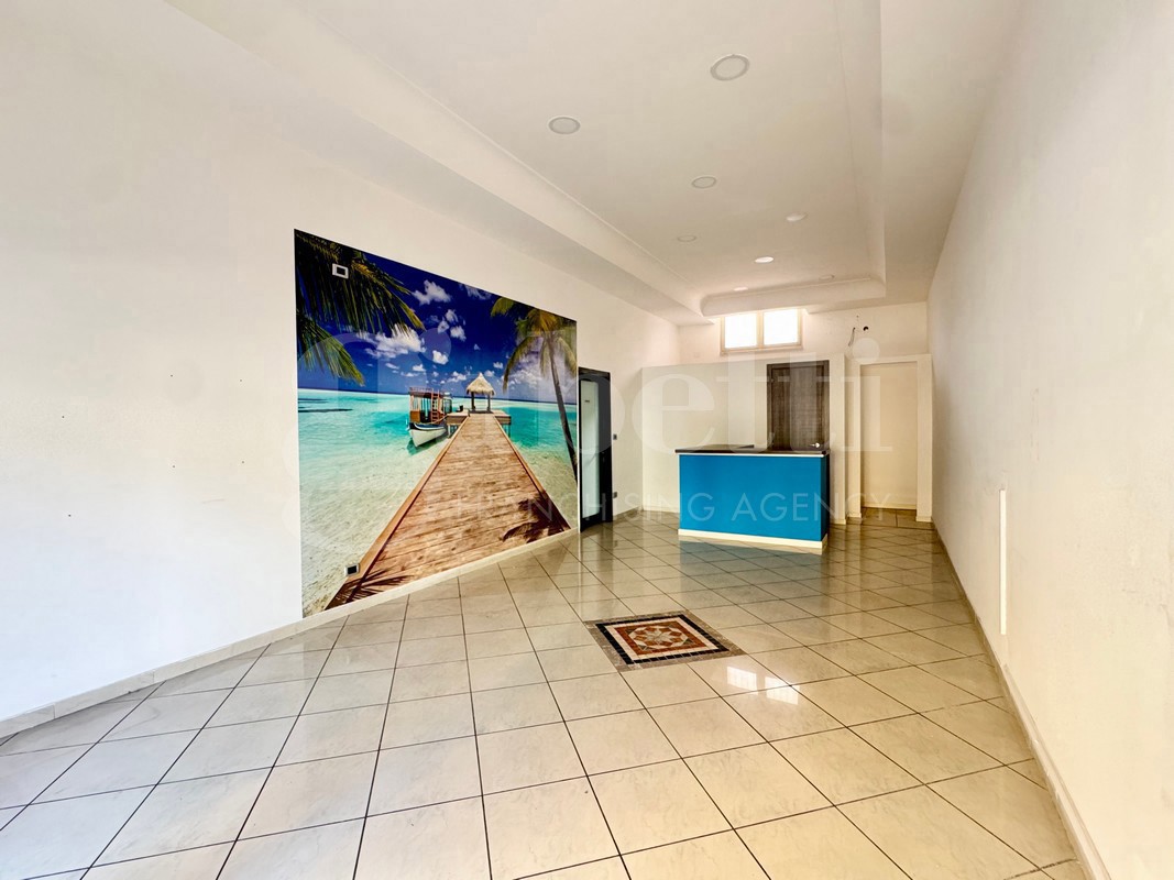 Negozio in vendita a Mugnano di Napoli