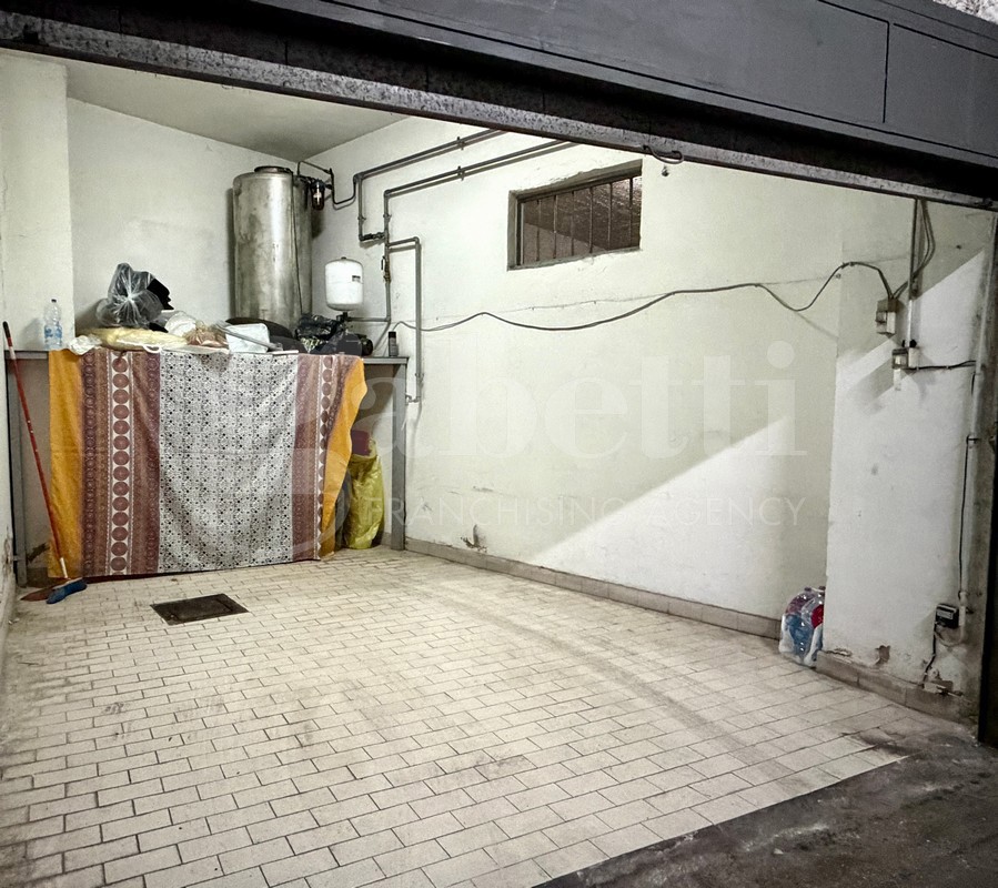 Box/Garage 20mq in vendita a Mugnano di Napoli