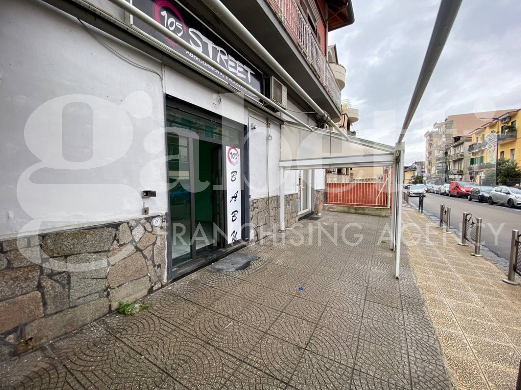 Negozio in affitto a Mugnano di Napoli