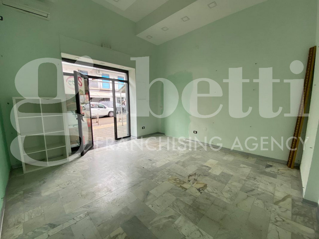 Negozio in affitto a Mugnano di Napoli