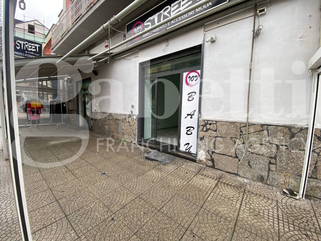 Negozio in affitto a Mugnano di Napoli