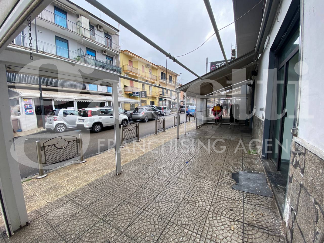 Negozio in affitto a Mugnano di Napoli