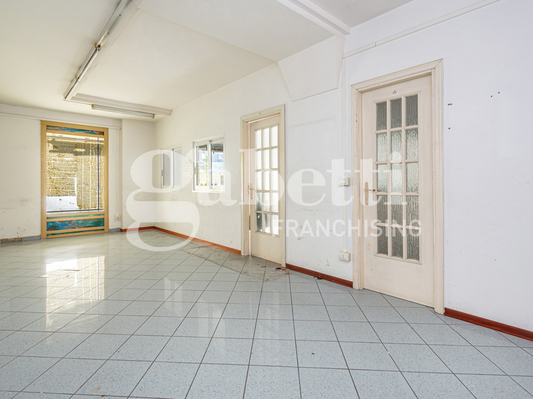 Negozio in vendita a Mugnano di Napoli