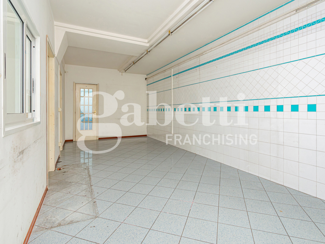 Negozio in vendita a Mugnano di Napoli