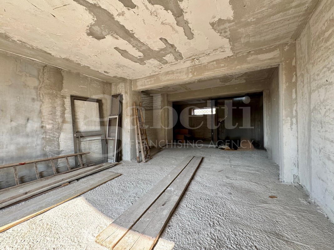 Ufficio con box doppio a Sant'Antimo