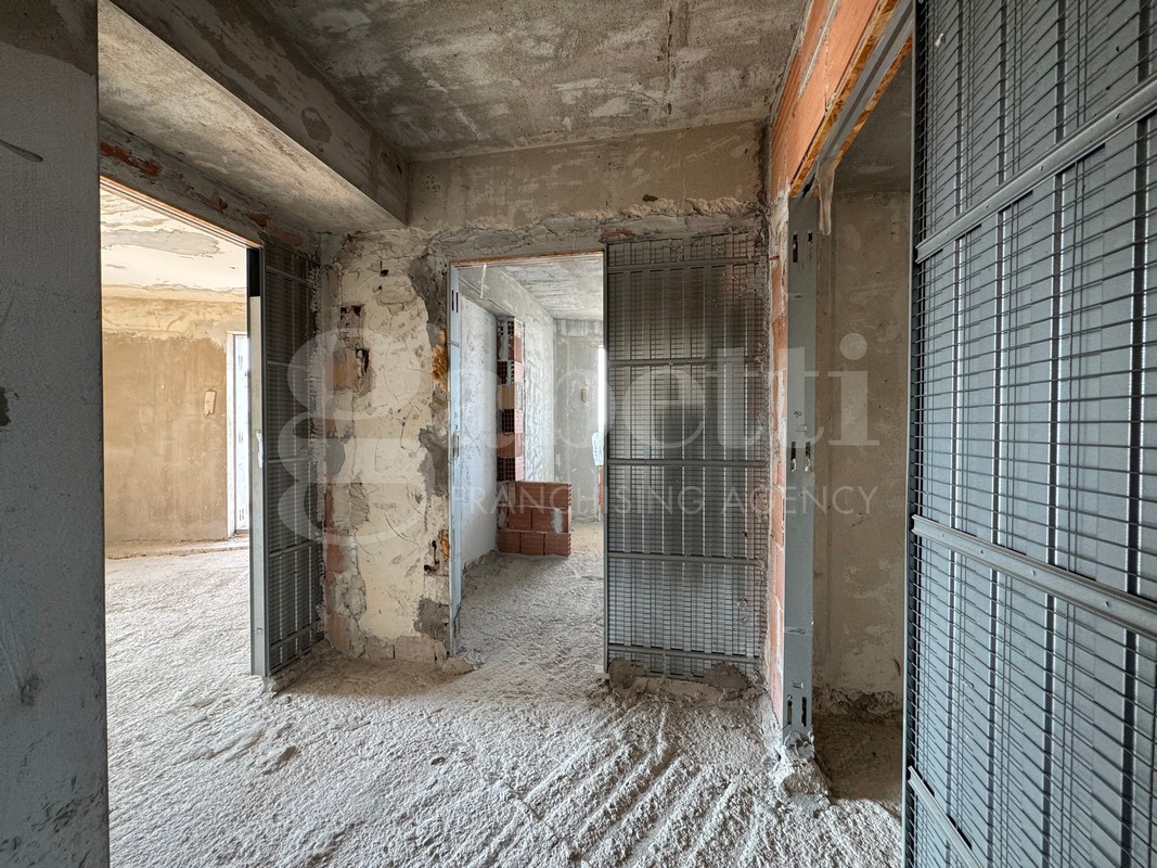 Ufficio con box doppio a Sant'Antimo