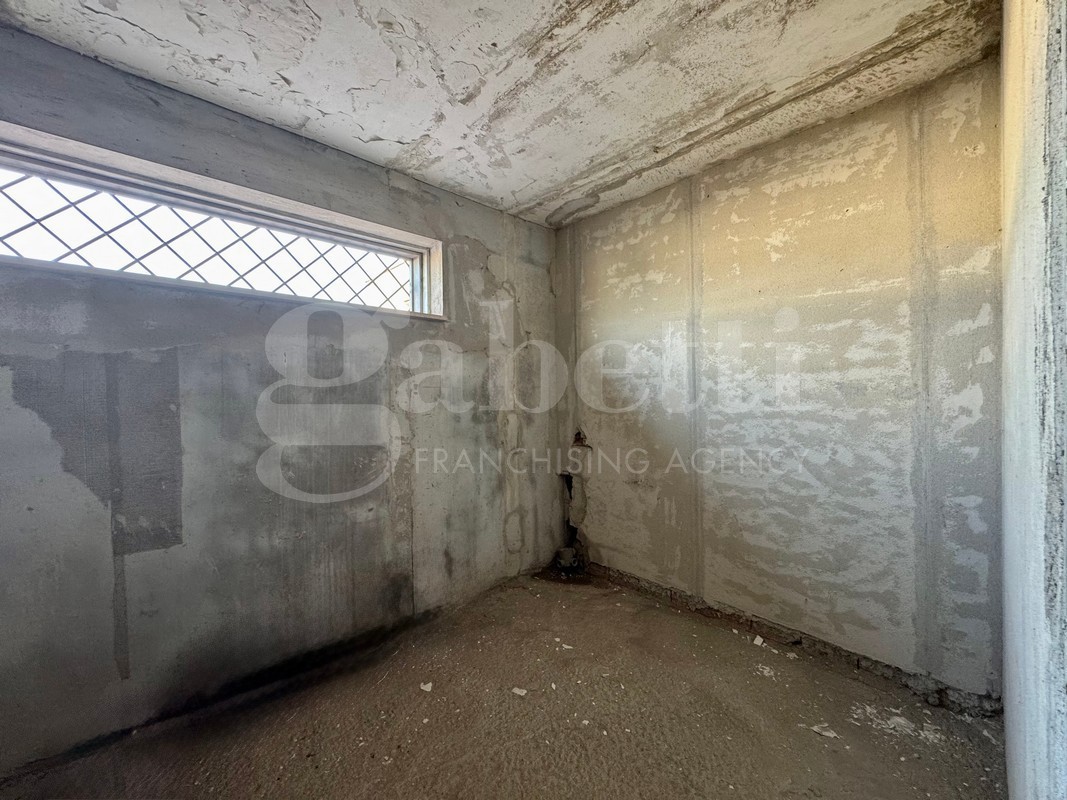 Ufficio con box doppio a Sant'Antimo