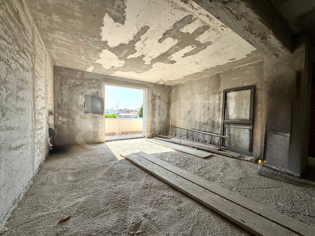 Ufficio con box doppio a Sant'Antimo