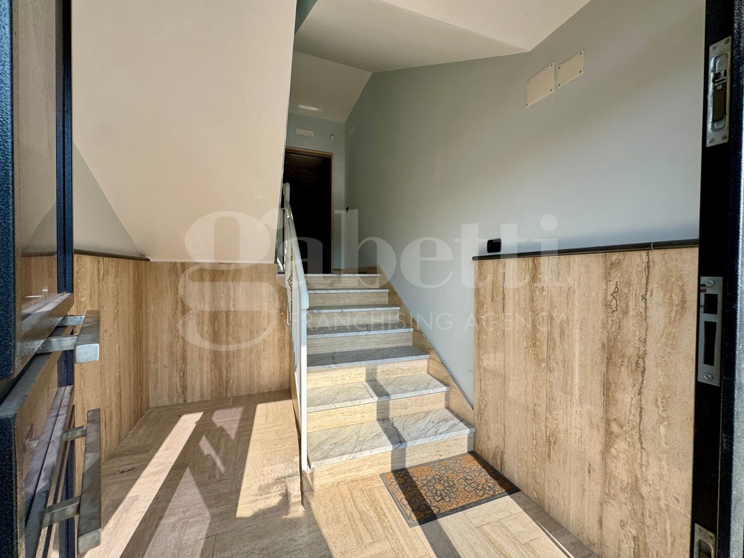 Ufficio con box doppio a Sant'Antimo