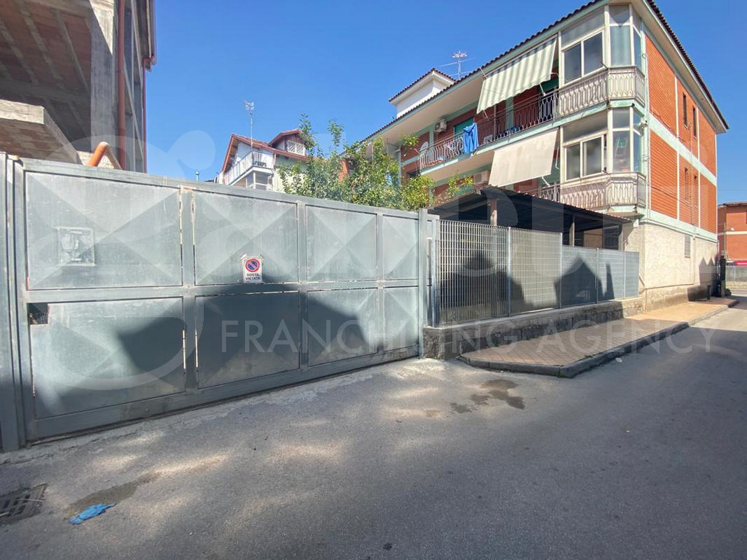 Magazzino in vendita a Mugnano di Napoli