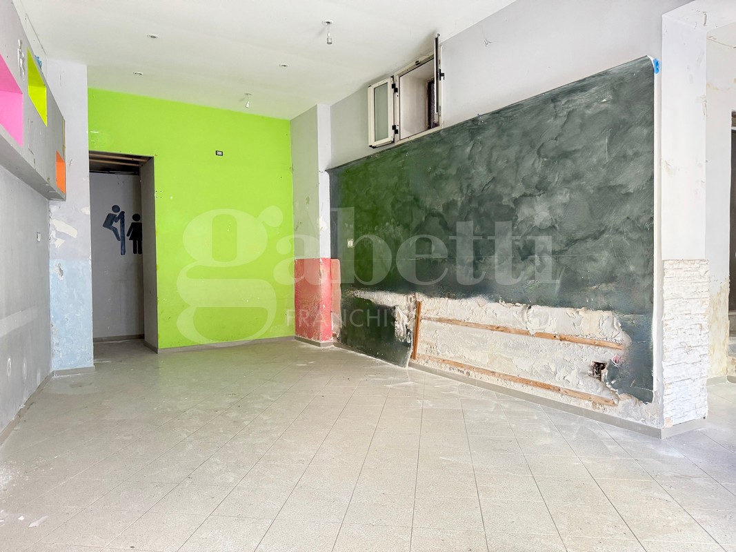 Negozio in affitto a Napoli