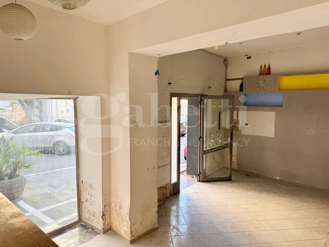 Negozio in affitto a Napoli