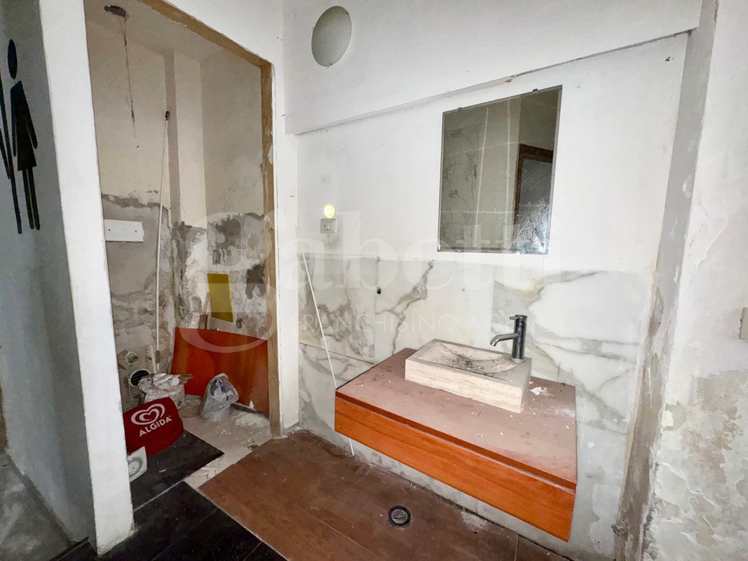 Negozio in affitto a Napoli
