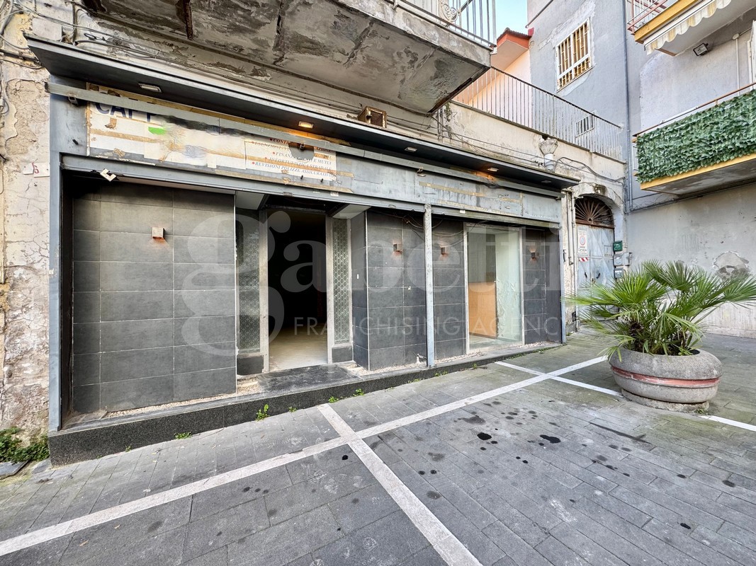 Negozio in affitto a Napoli