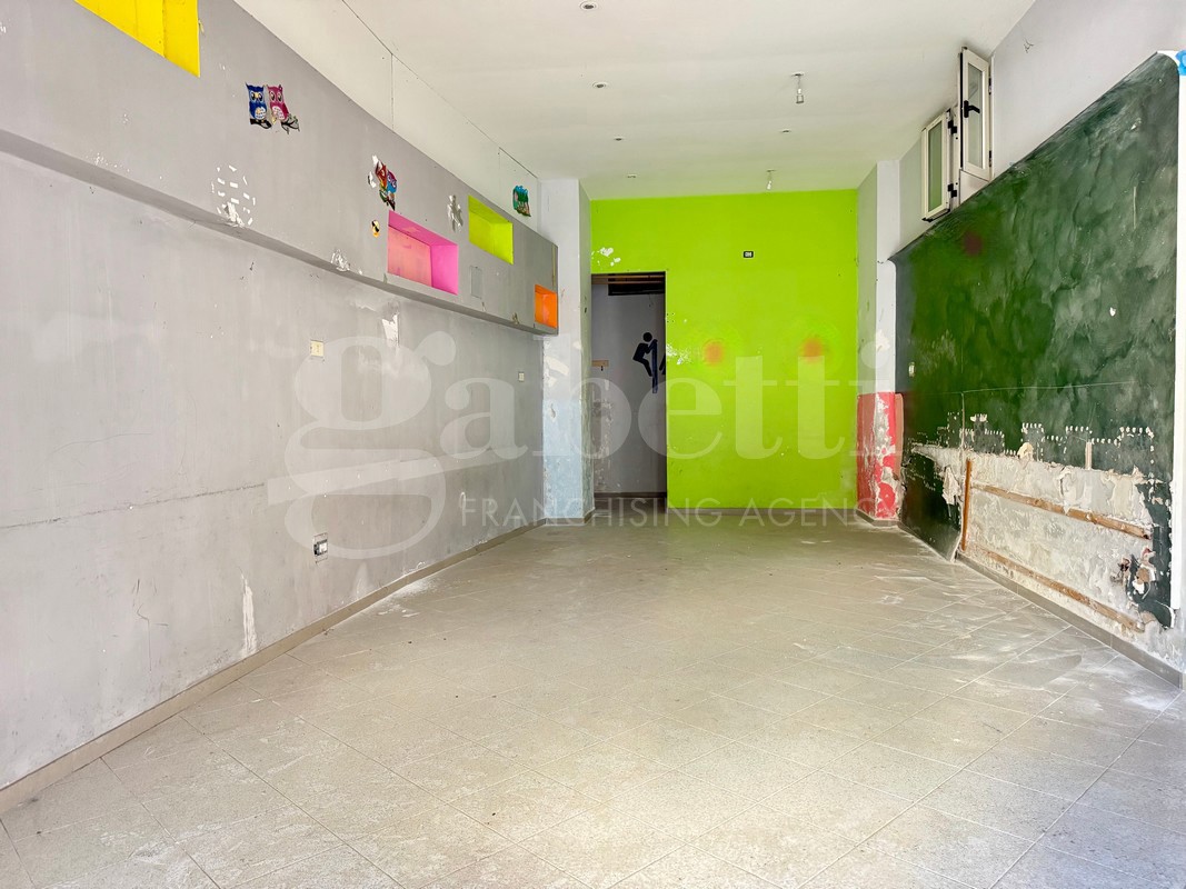 Negozio in affitto a Napoli