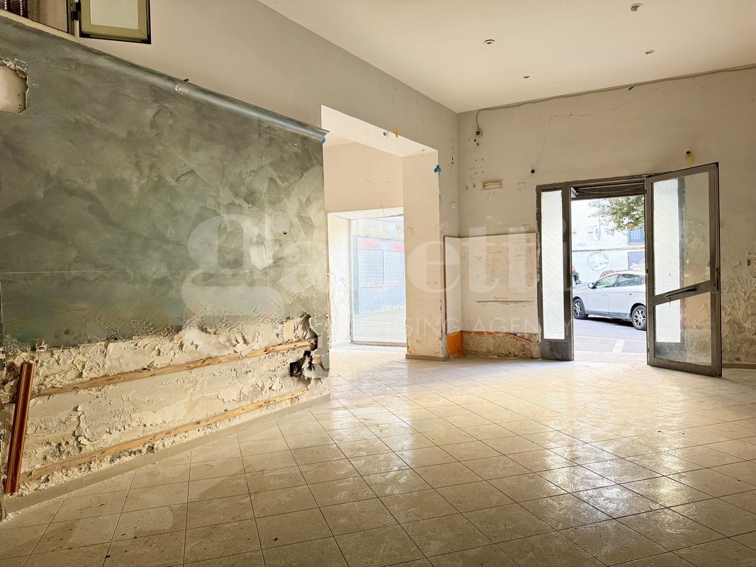 Negozio in affitto a Napoli