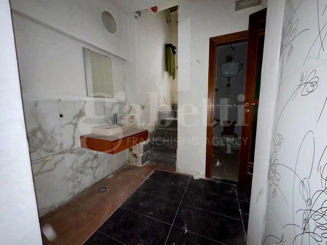 Negozio in affitto a Napoli