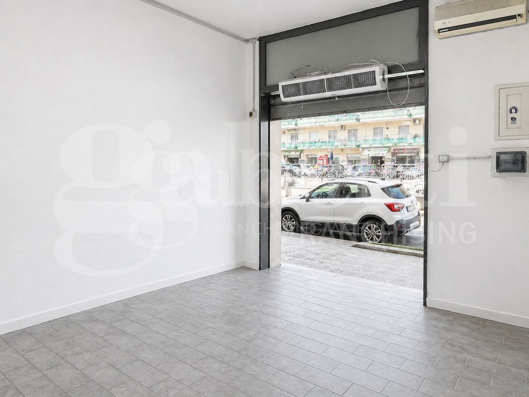 Negozio in affitto a Mugnano di Napoli