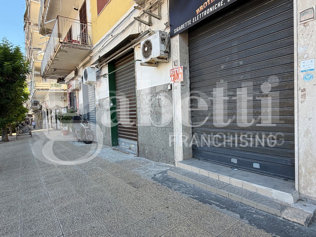 Negozio in affitto a Mugnano di Napoli