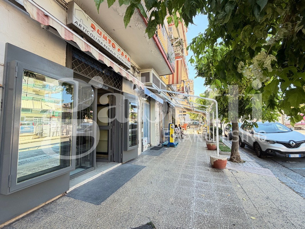 Negozio in affitto a Mugnano di Napoli