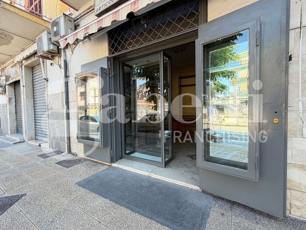 Negozio in affitto a Mugnano di Napoli