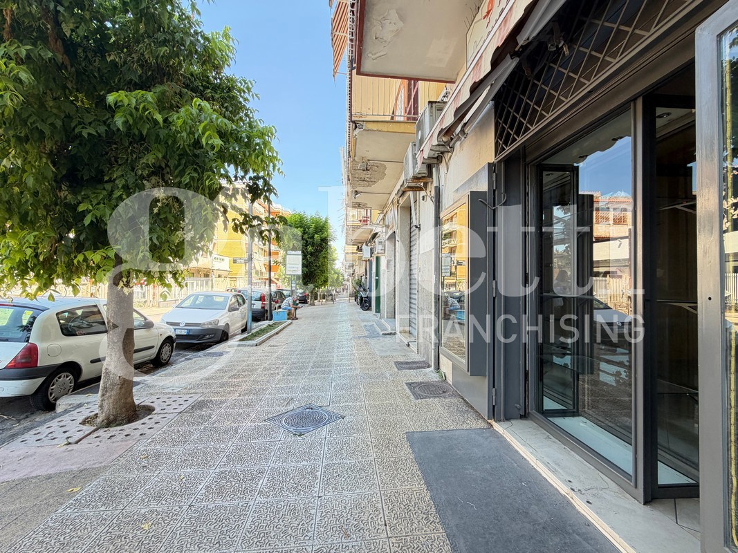 Negozio in affitto a Mugnano di Napoli