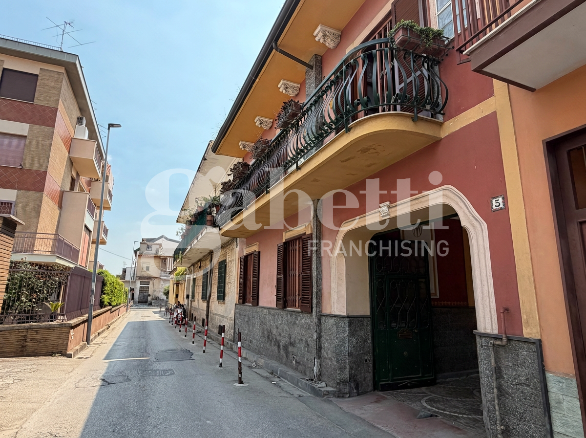 Stabile/Palazzo con giardino a Mugnano di Napoli