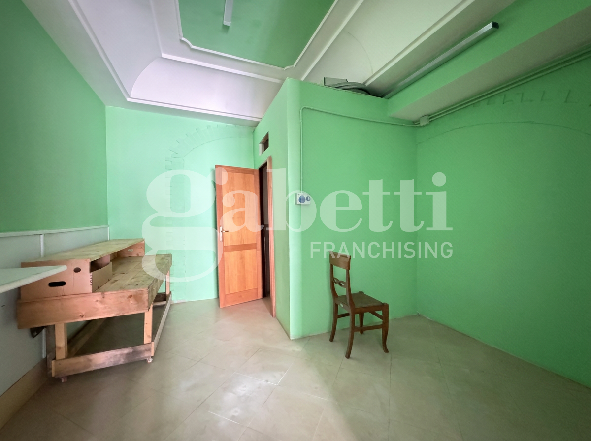 Negozio in affitto a Melito di Napoli
