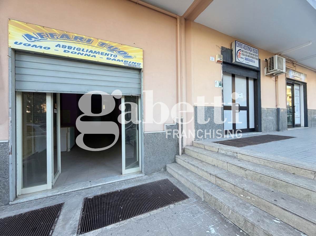 Negozio in affitto a Melito di Napoli