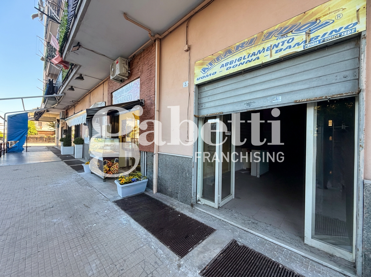 Negozio in affitto a Melito di Napoli
