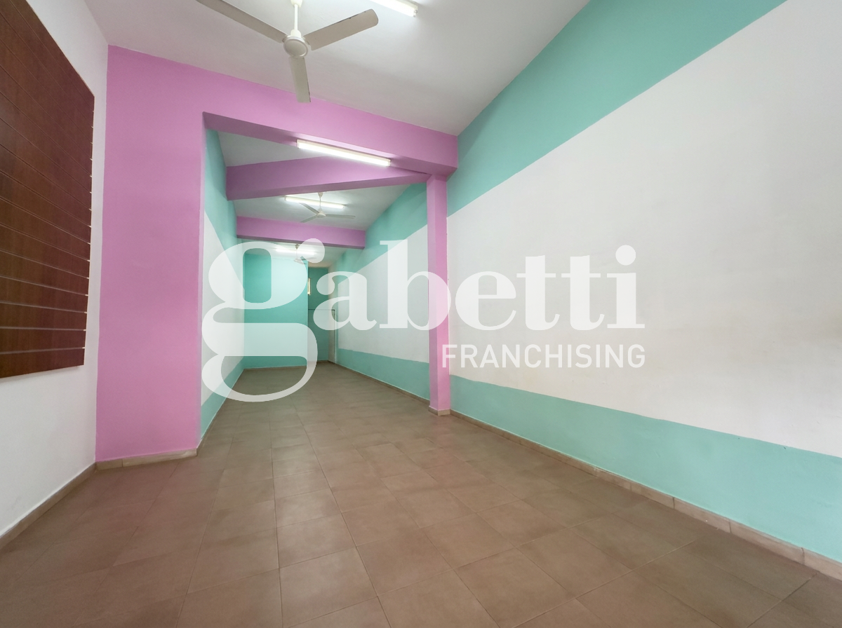 Negozio in affitto a Melito di Napoli