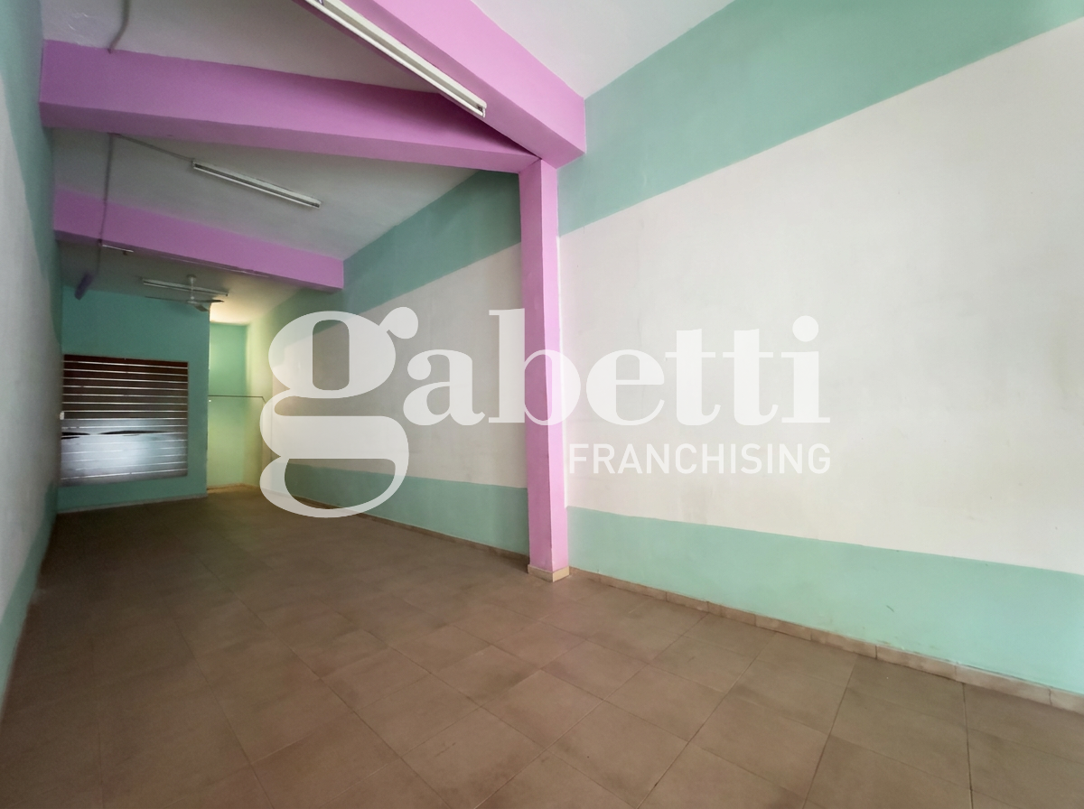 Negozio in affitto a Melito di Napoli