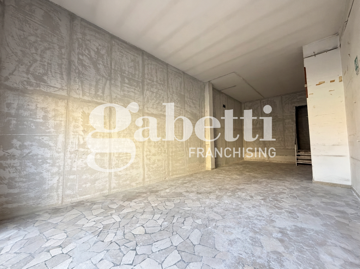 Negozio in affitto a Mugnano di Napoli