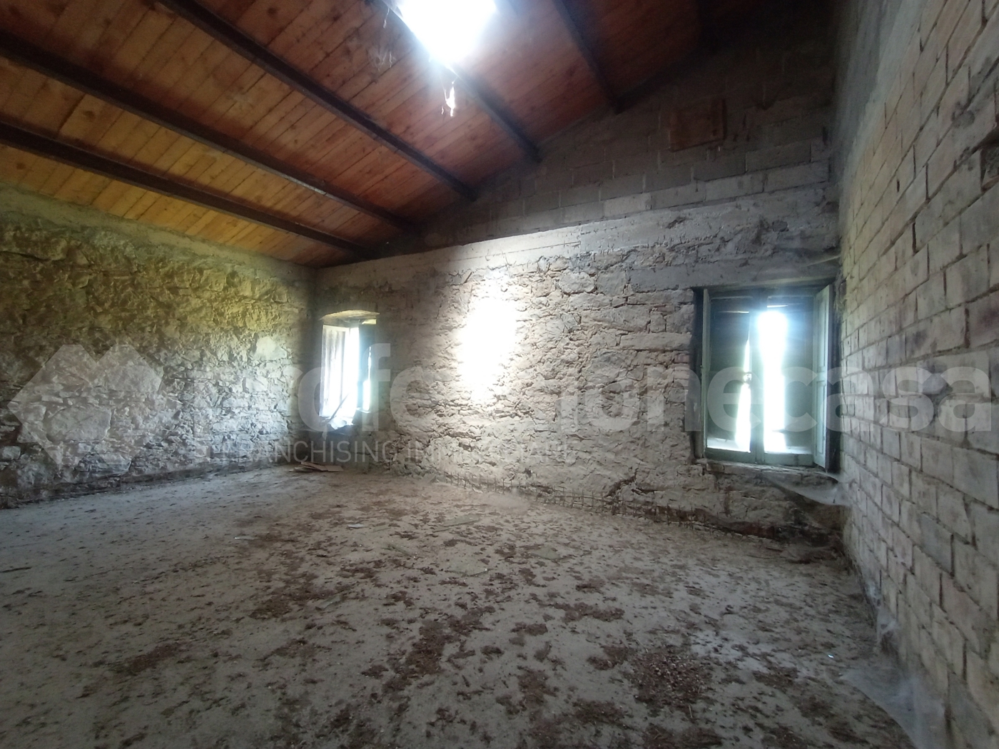 Casa indipendente da ristrutturare a Sant'Angelo del Pesco