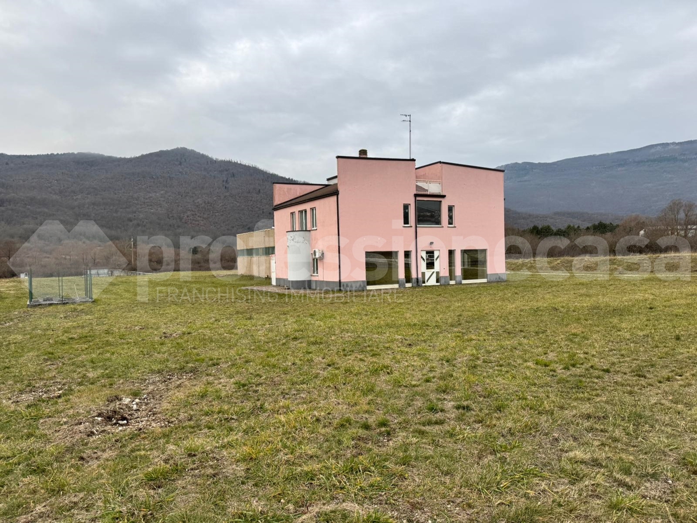 Capannone in vendita a Sessano del Molise