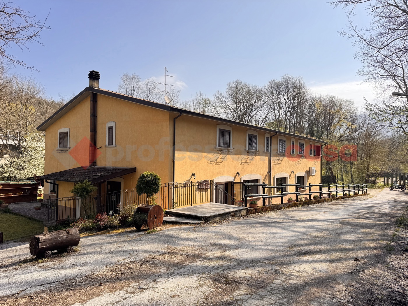 Attivit� commerciale Albergo in vendita a Castel del Giudice