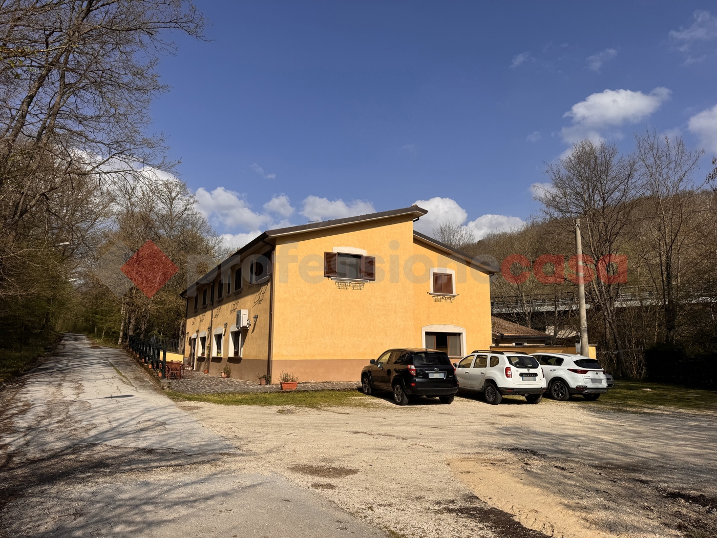 Attivit� commerciale Albergo in vendita a Castel del Giudice