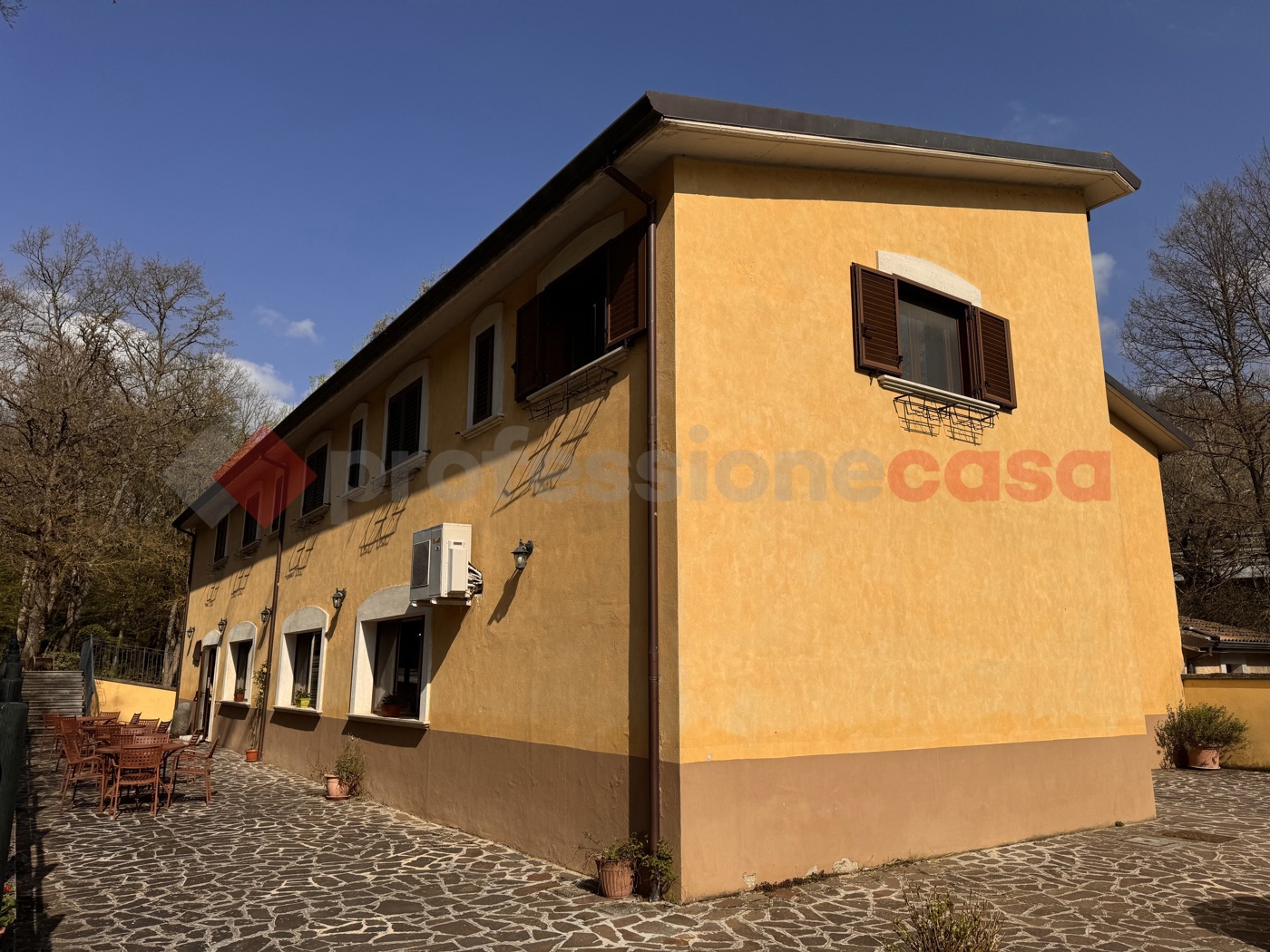 Attivit� commerciale Albergo in vendita a Castel del Giudice